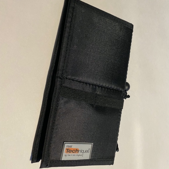 Bundle of 5 Black/White/Blue Travel Makeup Bags - RMS Beauty, Sephora, Clarins - Picture 6 of 6